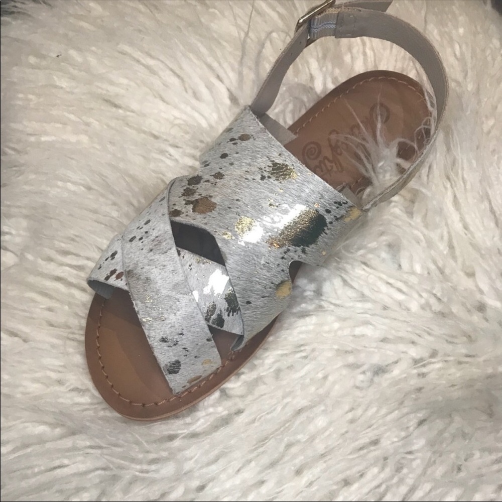 Naughty monkey sandals 🐒